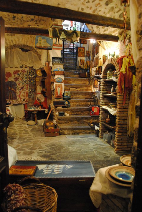 254266_126527650759332_1460550_n