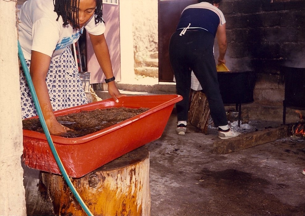 Washing the dyed yarn